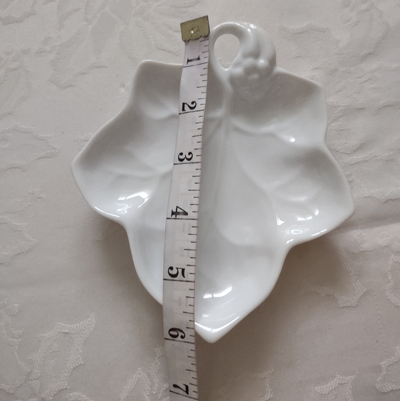 Lilian Vernon White leaf porcelain trinket decor - Picture 3 of 4